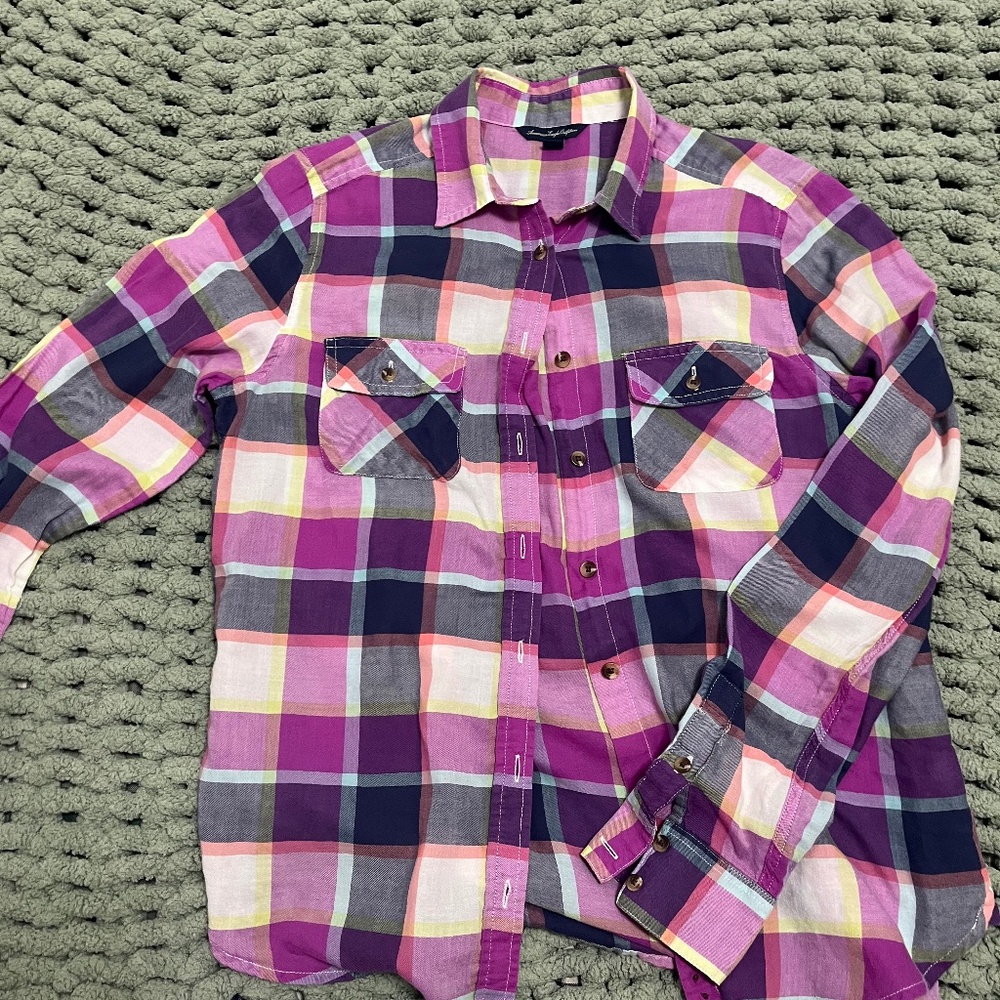 American Eagle Plaid Lightweight Button-Up Shirt – Pink Purple Long Sleeve Med